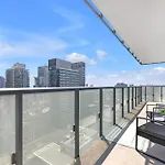 Sunlit Corner Suite Top Location Free Parking