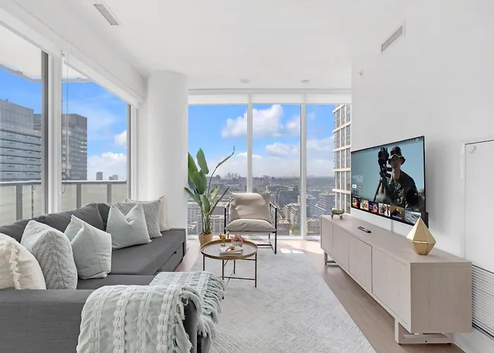 Sunlit Corner Suite Top Location Free Parking