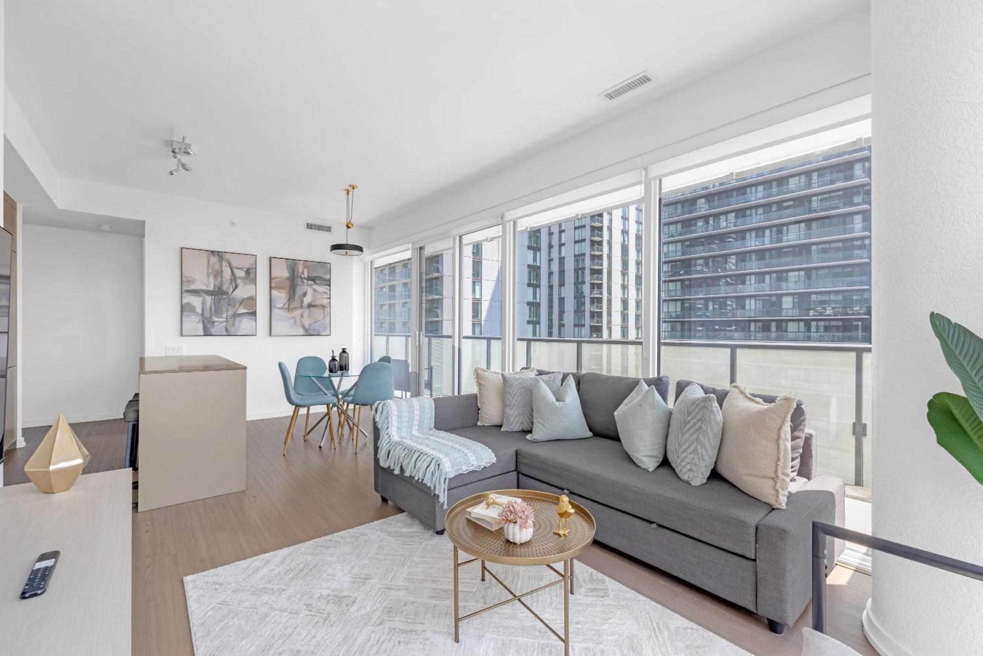Apartment Sunlit Corner Top Location Free Parking *