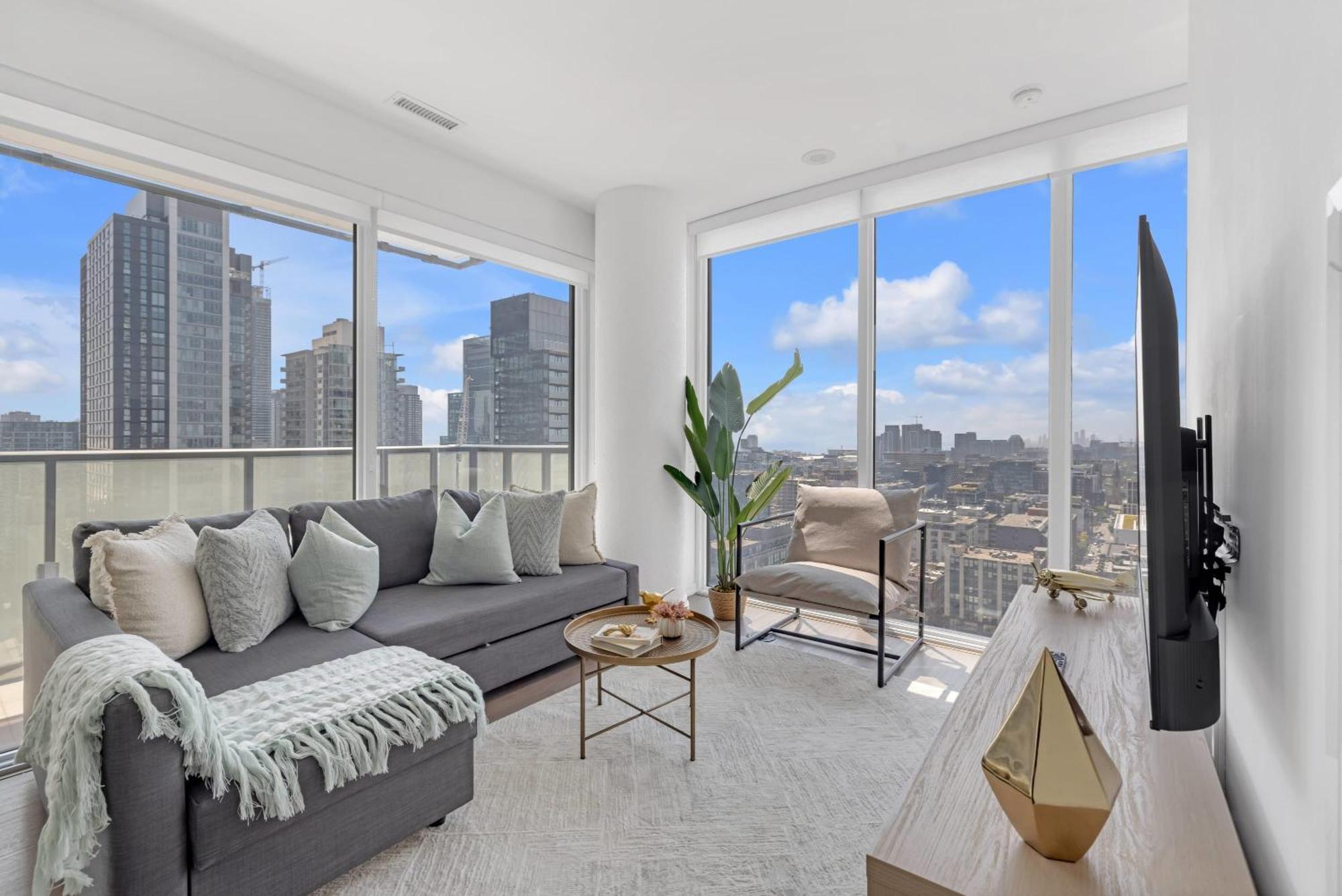 Apartment Sunlit Corner Top Location Free Parking *